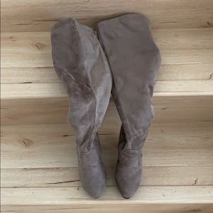 Grey thigh-high / over-the-knee boots size 6